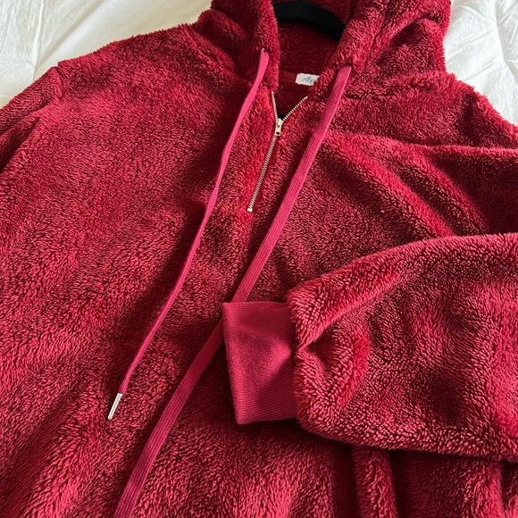 Burgundy/wine coloured hoodie - Picture 1 of 3